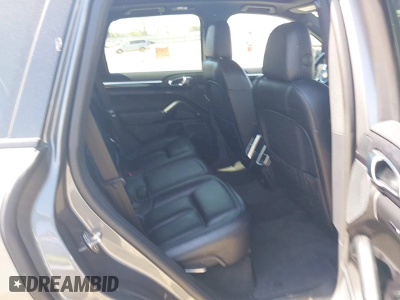 2018 Porsche Cayenne S z VIN WP1AB2A21JLA60264, wystawiony jako IAAI lot #42028716 z przebiegiem 66 479 mil mil oraz . Historia ofert i sprzedaży dostępna na DreamBid. Obrazek 8.