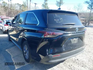 2024 Toyota Sienna LE with VIN 5TDKRKEC9RS185060, listed as a IAAI auction lot 41695763 with 20,673 mi miles. Bid and sale history available at carsss.com. Image 3.