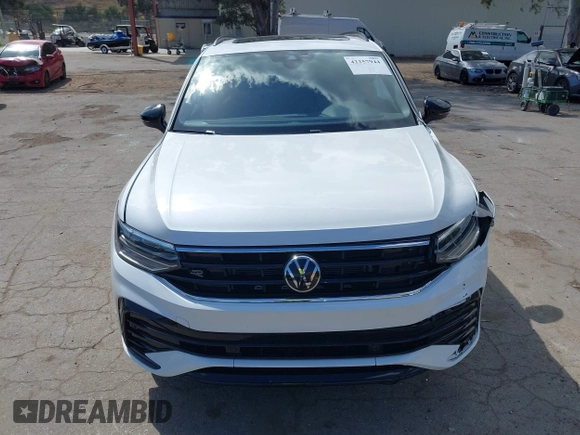 2023 Volkswagen Tiguan SE R-Line Black z VIN 3VVCB7AX3PM115373, wystawiony jako IAAI lot #42257944 z przebiegiem 22 316 mil mil oraz . Historia ofert i sprzedaży dostępna na DreamBid. Obrazek 12.