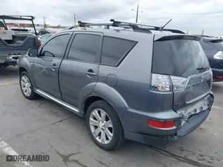2011 Mitsubishi Outlander SE with VIN JA4AS3AW2BU040220, listed as a IAAI auction lot 41728765 with 192,187 mi miles. Bid and sale history available at carsss.com. Image 3.