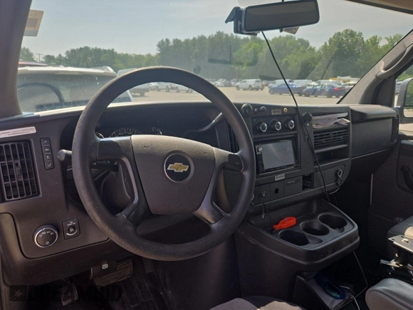 2014 Chevrolet Express Cargo z VIN 1GCSGAFXXE1162573, wystawiony jako IAAI lot #42547277 z przebiegiem 230 224 mil mil oraz . Historia ofert i sprzedaży dostępna na DreamBid. Obrazek 29.