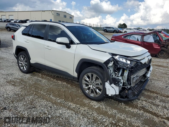 2021 Toyota RAV4 XLE Premium with VIN 2T3A1RFV6MW142184, listed as a Copart auction lot 60983715 with 31,814 mi miles and Salvage title. Bid and sale history available at DreamBid. Image 4.