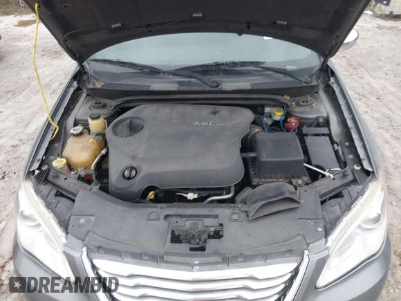 2013 Chrysler 200 Limited with VIN 1C3CCBCG4DN589768, listed as a IAAI auction lot 41201743 with 203,443 mi miles. Bid and sale history available at carsss.com. Image 10.