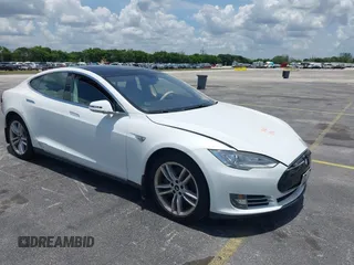 2013 Tesla Model S with VIN 5YJSA1CG4DFP21658, listed as a IAAI auction lot 42398609 with 116,068 mi miles and . Bid and sale history available at DreamBid. Image 1.