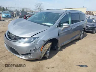 2018 Chrysler Pacifica Touring L with VIN 2C4RC1BG7JR101736, listed as a IAAI auction lot 41776231 with 90,487 mi miles and . Bid and sale history available at DreamBid. Image 19.