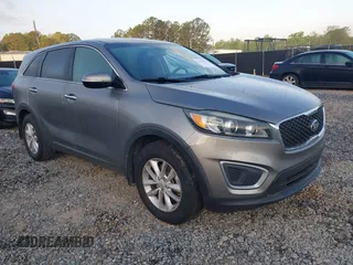 2017 Kia Sorento LX z VIN 5XYPG4A36HG259429, wystawiony jako IAAI lot #41948637 z przebiegiem 150 151 mil mil oraz . Historia ofert i sprzedaży dostępna na DreamBid. Obrazek 1.