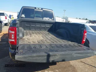 2020 Ram 2500 Laramie z VIN 3C6UR5FL0LG230960, wystawiony jako IAAI lot #42029886 z przebiegiem 61 544 mil mil oraz . Historia ofert i sprzedaży dostępna na DreamBid. Obrazek 15.