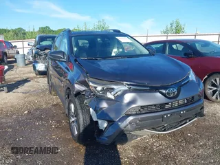 2018 Toyota RAV4 XLE z VIN JTMWFREV1JJ197662, wystawiony jako IAAI lot #42167382 z przebiegiem 64 826 mil mil oraz . Historia ofert i sprzedaży dostępna na DreamBid. Obrazek 6.