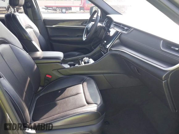 2024 Jeep Grand Cherokee Limited z VIN 1C4RJKBGXR8603689, wystawiony jako IAAI lot #42559936 z przebiegiem 21 173 mil mil oraz . Historia ofert i sprzedaży dostępna na DreamBid. Obrazek 5.