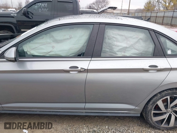 2020 Volkswagen Jetta GLI S z VIN 3VW6T7BU9LM011281, wystawiony jako IAAI lot #41576884 z przebiegiem 66 252 mil mil oraz . Historia ofert i sprzedaży dostępna na DreamBid. Obrazek 15.