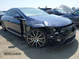 2023 Mercedes-Benz EQS 580 z VIN W1KCG4EB7PA035493, wystawiony jako IAAI lot #42100494 z przebiegiem 30 697 mil mil oraz . Historia ofert i sprzedaży dostępna na DreamBid. Obrazek 1.