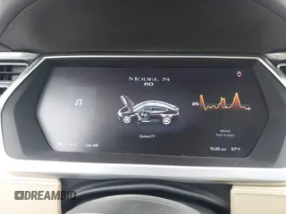 2013 Tesla Model S с VIN 5YJSA1CG0DFP14013, выставлен на аукционе IAAI как лот 42352134 с пробегом 99 996 миль миль и . История ставок и продаж доступна на DreamBid. Изображение 7.