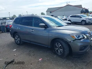 2019 Nissan Pathfinder S z VIN 5N1DR2MMXKC596621, wystawiony jako IAAI lot #42158372 z przebiegiem 71 796 mil mil oraz . Historia ofert i sprzedaży dostępna na DreamBid. Obrazek 13.