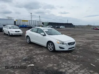2013 Volvo S60 T5 Premier with VIN YV1612FS8D2209129, listed as a IAAI auction lot 41973705 with 85,947 mi miles. Bid and sale history available at carsss.com. Image 1.