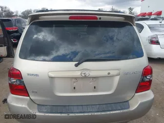 2006 Toyota Highlander w/3rd Row with VIN JTEEP21A960163299, listed as a IAAI auction lot 41179758 with 205,521 mi miles. Bid and sale history available at carsss.com. Image 16.