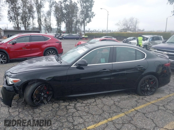 2019 Alfa Romeo Giulia z VIN ZARFAMAN5K7621548, wystawiony jako IAAI lot #41744662 z przebiegiem 63 759 mil mil oraz . Historia ofert i sprzedaży dostępna na DreamBid. Obrazek 14.