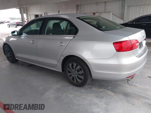2013 Volkswagen Jetta SE z VIN 3VWDP7AJ6DM413781, wystawiony jako IAAI lot #42632312 z przebiegiem 153 273 mil mil oraz . Historia ofert i sprzedaży dostępna na DreamBid. Obrazek 3.
