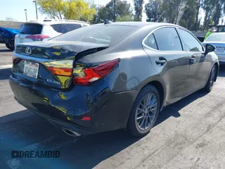 2018 Lexus ES 350 z VIN 58ABK1GGXJU098576, wystawiony jako IAAI lot #42268560 z przebiegiem 116 378 mil mil oraz . Historia ofert i sprzedaży dostępna na DreamBid. Obrazek 4.