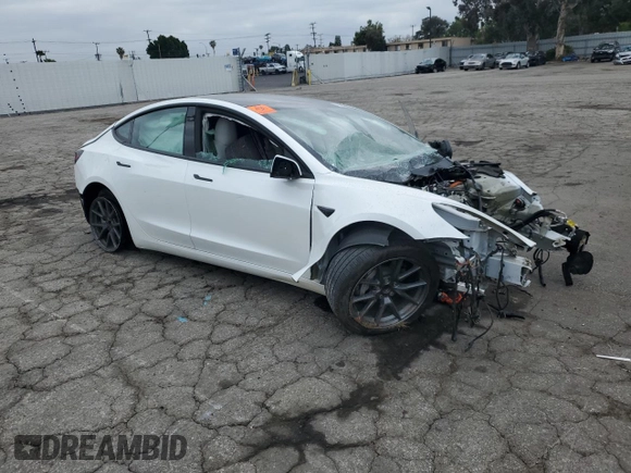 2022 Tesla Model 3 z VIN 5YJ3E1EA8NF244865, wystawiony jako Copart lot #55698465 z przebiegiem Nie podano mil oraz Szkoda całkowita • Salvage title. Historia ofert i sprzedaży dostępna na DreamBid. Obrazek 4.