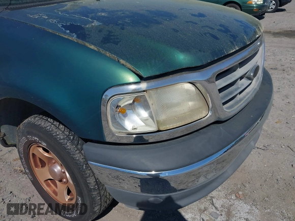 2000 Ford F-150 XL with VIN 1FTRX17L0YNA81220, listed as a IAAI auction lot 41912237 with 107,586 mi miles. Bid and sale history available at carsss.com. Image 6.