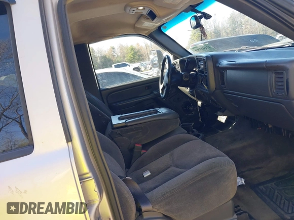 2005 Chevrolet Silverado 1500 LT with VIN 2GCEK13T751216564, listed as a IAAI auction lot 42141599 with 234,810 mi miles and . Bid and sale history available at DreamBid. Image 5.