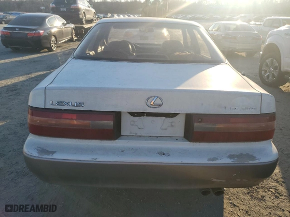 1996 Lexus ES 300 with VIN JT8BF12G9T0162042, listed as a Copart auction lot 82494384 with 331,371 mi miles and Clean Title. Bid and sale history available at carsss.com. Image 6.