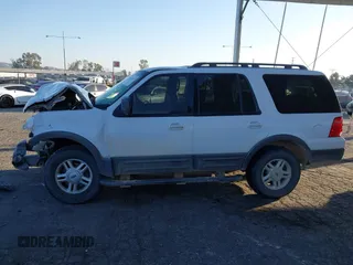 2005 Ford Expedition Special Service with VIN 1FMPU15575LA65295, listed as a IAAI auction lot 41658019 with 200,948 mi miles. Bid and sale history available at carsss.com. Image 15.