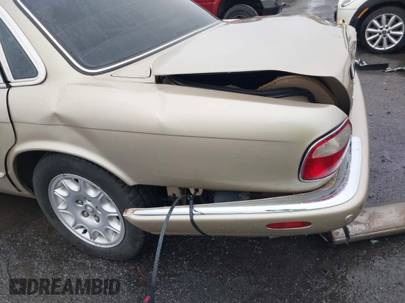 2002 Jaguar XJ 8 with VIN SAJDA14C62LF43688, listed as a IAAI auction lot 41538366 with Not provided miles and . Bid and sale history available at DreamBid. Image 13.