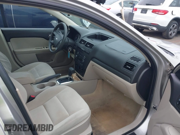 2008 Ford Fusion S with VIN 3FAHP06ZX8R123780, listed as a IAAI auction lot 40365258 with 100,661 mi miles. Bid and sale history available at carsss.com. Image 5.