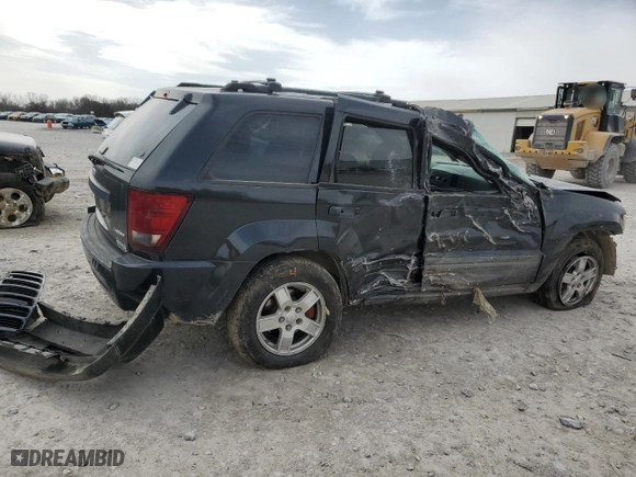 2005 Jeep Grand Cherokee Laredo with VIN 1J4GS48K15C540480, listed as a Copart auction lot 48305725 with 270,649 mi miles and Clean Title. Bid and sale history available at carsss.com. Image 3.