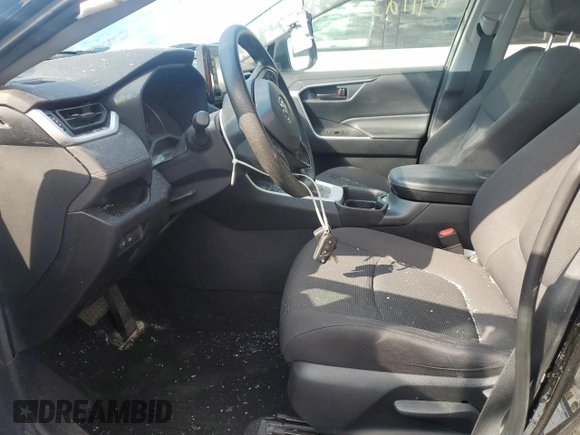2021 Toyota RAV4 LE with VIN 2T3F1RFV4MC213910, listed as a Copart auction lot 46911255 with 32,114 mi miles and Salvage Title. Bid and sale history available at carsss.com. Image 7.