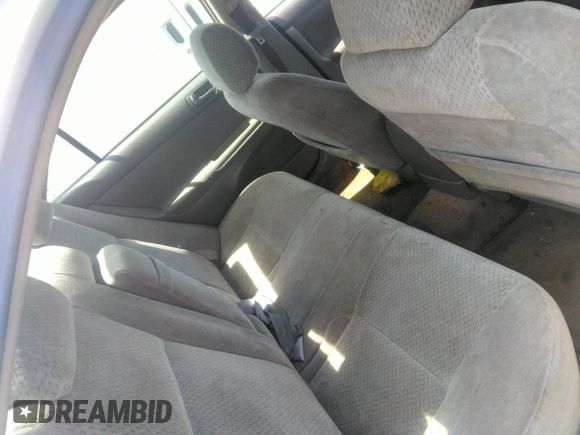 2003 Toyota Camry LE z VIN 4T1BF32K73U040558, wystawiony jako IAAI lot #42092091 z przebiegiem 179 949 mil mil oraz . Historia ofert i sprzedaży dostępna na DreamBid. Obrazek 8.