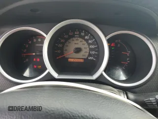 2005 Toyota Tacoma z VIN 5TEMU52N55Z126664, wystawiony jako Copart lot #58775425 z przebiegiem 233 069 mil mil oraz Szkoda całkowita • Salvage title. Historia ofert i sprzedaży dostępna na DreamBid. Obrazek 9.