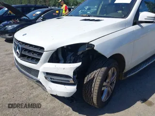2015 Mercedes-Benz M 350 z VIN 4JGDA5HB8FA550384, wystawiony jako IAAI lot #42358354 z przebiegiem 132 274 mil mil oraz . Historia ofert i sprzedaży dostępna na DreamBid. Obrazek 6.