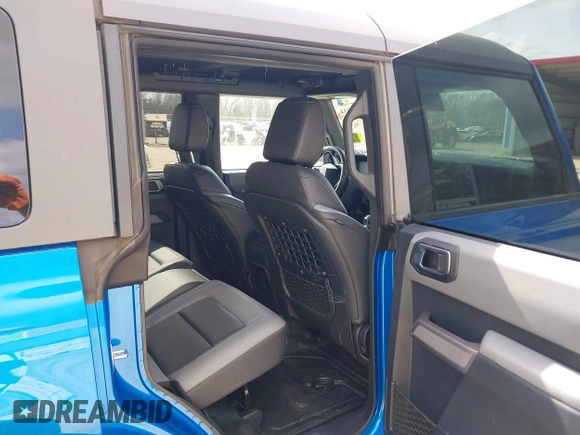 2023 Ford Bronco z VIN 1FMEE5DH6PLB09202, wystawiony jako IAAI lot #41059734 z przebiegiem 30 186 mil mil oraz . Historia ofert i sprzedaży dostępna na DreamBid. Obrazek 8.