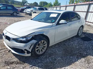 2017 BMW 3 Series 320i z VIN WBA8E1G50HNU14757, wystawiony jako IAAI lot #40429182 z przebiegiem 118 032 mil mil oraz . Historia ofert i sprzedaży dostępna na DreamBid. Obrazek 17.