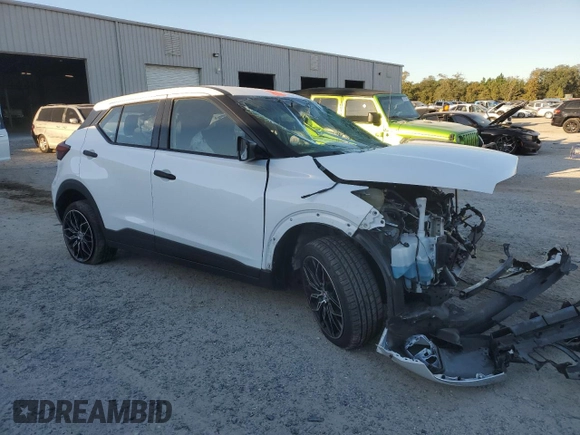2022 Nissan Kicks S z VIN 3N1CP5BV1NL490430, wystawiony jako Copart lot #84976804 z przebiegiem Nie podano mil oraz Nie do naprawy • Non repairable. Historia ofert i sprzedaży dostępna na DreamBid. Obrazek 4.