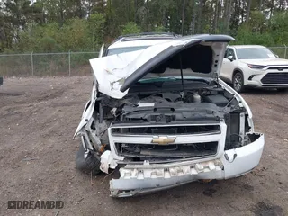 2010 Chevrolet Suburban LT with VIN 1GNUKJE39AR277383, listed as a IAAI auction lot 40800222 with 152,160 mi miles. Bid and sale history available at carsss.com. Image 6.