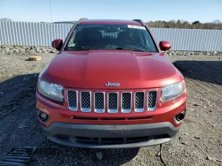 2016 Jeep Compass Latitude z VIN 1C4NJCEA4GD619757, wystawiony jako Copart lot #52113325 z przebiegiem 98 912 mil mil oraz Szkoda całkowita • Salvage title. Historia ofert i sprzedaży dostępna na DreamBid. Obrazek 5.