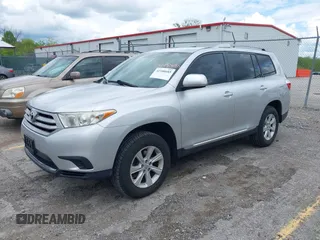 2013 Toyota Highlander with VIN 5TDZA3EH0DS037993, listed as a IAAI auction lot 42180685 with 212,729 mi miles and . Bid and sale history available at DreamBid. Image 17.