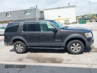 2006 Ford Explorer XLT z VIN 1FMEU73E86UA50085, wystawiony jako IAAI lot #42193785 z przebiegiem 211 343 mil mil oraz . Historia ofert i sprzedaży dostępna na DreamBid. Obrazek 13.