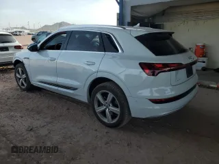 2019 Audi e-tron Prestige z VIN WA1VAAGEXKB014256, wystawiony jako Copart lot #51510555 z przebiegiem 13 692 mil mil oraz Szkoda całkowita • Salvage title. Historia ofert i sprzedaży dostępna na DreamBid. Obrazek 2.
