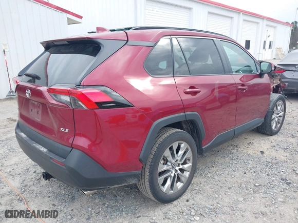 2021 Toyota RAV4 XLE Premium with VIN 2T3C1RFV0MW119864, listed as a IAAI auction lot 41760698 with 30,350 mi miles. Bid and sale history available at carsss.com. Image 4.