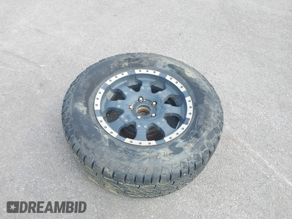 2001 Jeep Wrangler Sport z VIN 1J4FA49S31P335680, wystawiony jako IAAI lot #42471312 z przebiegiem 212 927 mil mil oraz . Historia ofert i sprzedaży dostępna na DreamBid. Obrazek 12.