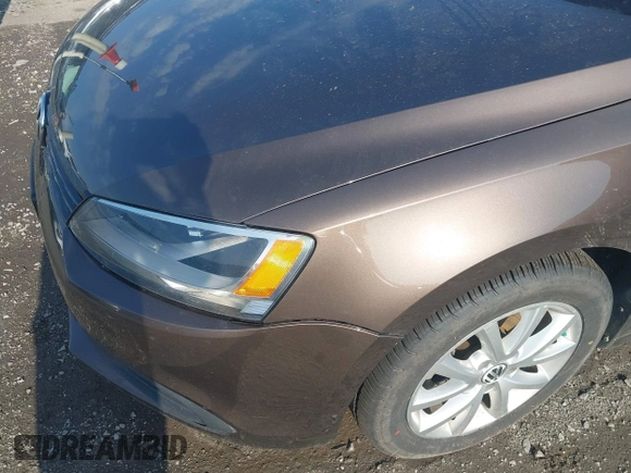 2011 Volkswagen Jetta Sedan SE w/Convenience & Sunroof with VIN 3VWDX7AJXBM329427, listed as a IAAI auction lot 42121116 with 193,490 mi miles. Bid and sale history available at carsss.com. Image 6.