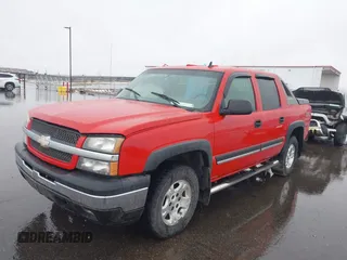 2006 Chevrolet Avalanche Z71 with VIN 3GNEK12Z56G105811, listed as a IAAI auction lot 41945405 with 206,530 mi miles. Bid and sale history available at carsss.com. Image 2.