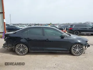 2016 Volkswagen Jetta Sport z VIN 3VWD17AJ0GM409795, wystawiony jako IAAI lot #41773028 z przebiegiem 147 979 mil mil oraz . Historia ofert i sprzedaży dostępna na DreamBid. Obrazek 13.