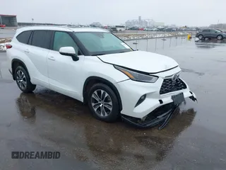 2022 Toyota Highlander XLE with VIN 5TDGZRBH8NS589556, listed as a IAAI auction lot 41946372 with 25,596 mi miles and . Bid and sale history available at DreamBid. Image 1.