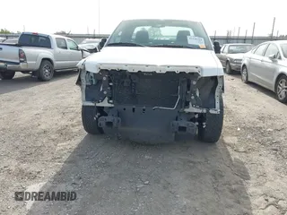 2014 Ford F-150 XL z VIN 1FTMF1CM9EKE34269, wystawiony jako IAAI lot #42240264 z przebiegiem 91 743 mil mil oraz . Historia ofert i sprzedaży dostępna na DreamBid. Obrazek 6.