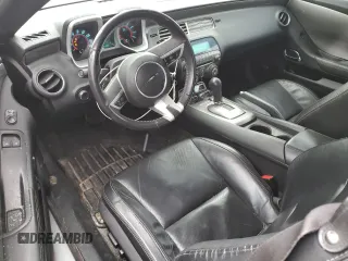 2010 Chevrolet Camaro 2LT z VIN 2G1FC1EV0A9168569, wystawiony jako Copart lot #44438265 z przebiegiem 128 999 mil mil oraz Szkoda całkowita • Salvage title. Historia ofert i sprzedaży dostępna na DreamBid. Obrazek 8.